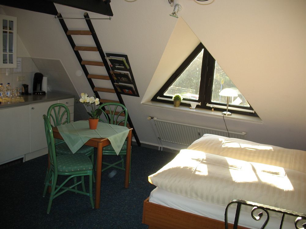 Altes Zollhaus Am Klinikum Hotel Lubeck